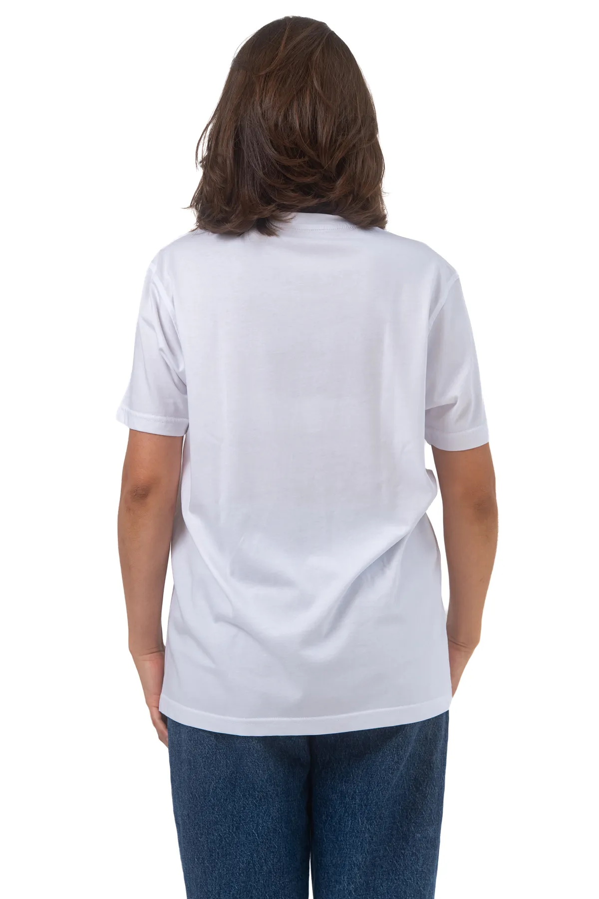 Playera blanca, vista posterior